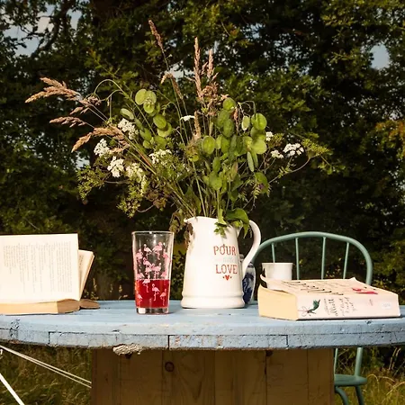 Leaping Water Bell Tent - Love Zone * Marske